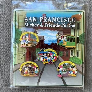 NIP - Disney Mickey and Friends Pin Set